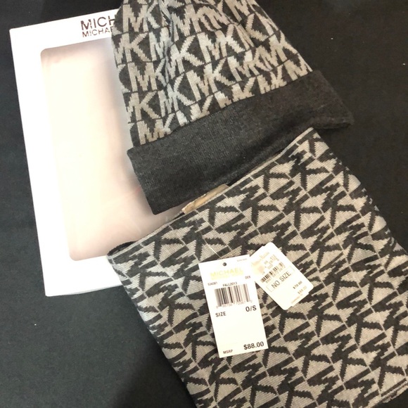 Michael Kors Knit Logo Scarf & Hat 2-Piece Set $88 - Picture 1 of 8